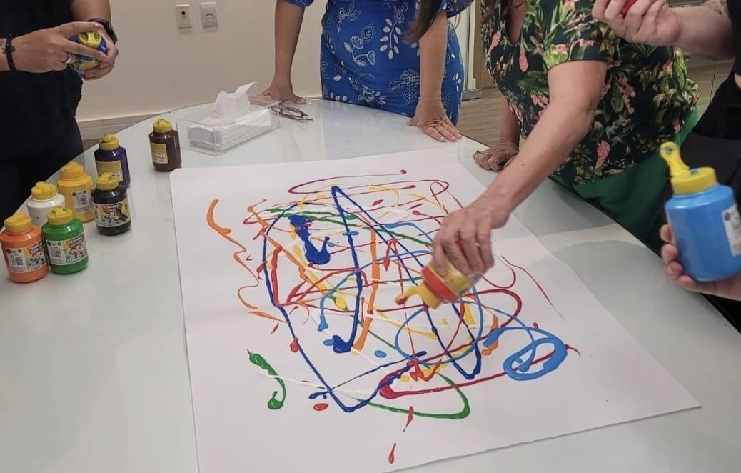 Oficina de arteterapia em grupo