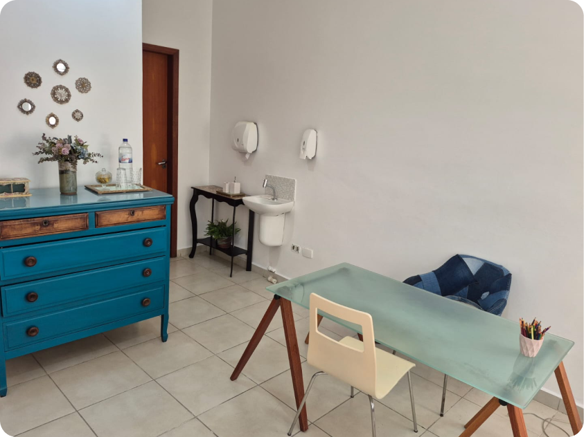 Detalhe do consultório de Paula Karkoski em Caieiras